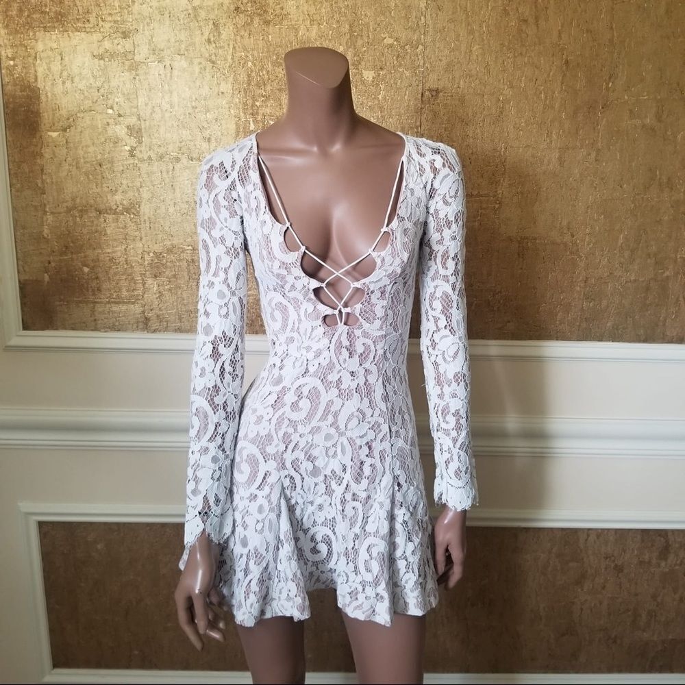 Revolve Stylestalker ivory lace V neck long sleeves lace up detail mini XS